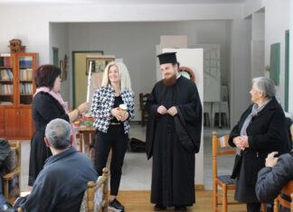 Δώρα στα μέλη του ΚΑΠΗ Αμφιλοχίας πρόσφερε η Πρόεδρος της ΚΕΚΑΔΑ