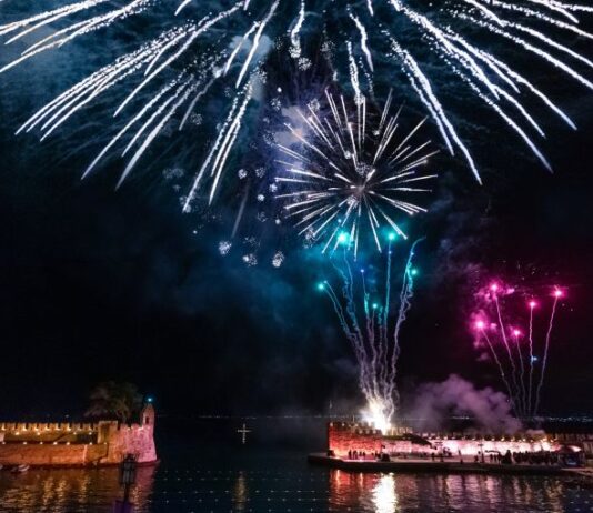 Μεγάλη Παρασκευή στη Ναύπακτο: Το ξεχωριστό τελετουργικό στο Ενετικό Λιμάνι που συγκινεί κάθε χρόνο