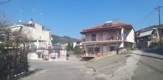 “Σε κακό χάλι δρόμοι και πεζοδρόμια πέριξ του Πάρκου” λένε κάτοικοι της περιοχής