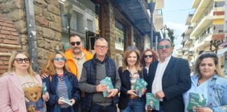 Η Χρ. Σταρακά με κλιμάκιο του ΠΑΣΟΚ προμοτάρουν την ομιλία Ανδρουλάκη