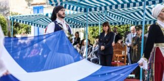 Θα προτιμούσαν στο Μεσολόγγι τους Ευζώνους χωρίς την Πρόεδρο