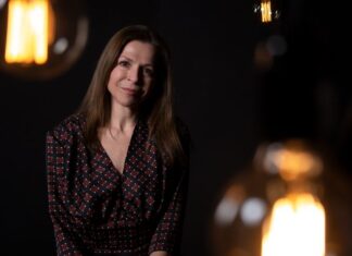 «Η μάνα αυτουνού» με τη Ράνια Σχίζα στο «Μικρό Θέατρο Αγρινίου»