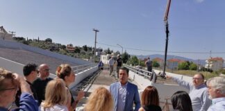 Ο δήμαρχος Αγρινίου «ξενάγησε» τους εκπαιδευτικούς του 7ου Γυμνασίου στο οσονούπω νέο τους «σπίτι»