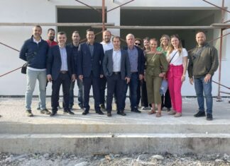 Μαθητές από το εξωτερικό “ξενάγησε” ο Δήμαρχος στο 7ο Γυμνάσιο Αγρινίου