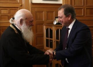 – Αφού δεν προλαβαίνω τον Παπαθανάση που έχει πάει σε όλες τις εκκλησίες, σκέφτηκα να έρθω σε εσάς Αρχιεπίσκοπε