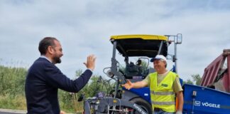 Ο Νεκτάριος Φαρμάκης στα έργα που εκτελούνται στην περιμετρική του Νεοχωρίου