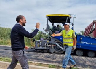 Ο Νεκτάριος Φαρμάκης στα έργα που εκτελούνται στην περιμετρική του Νεοχωρίου