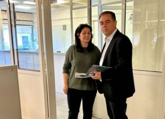 Επίσκεψη του Δημήτρη Κωνσταντόπουλου στη ΔΟΥ Αγρινίου