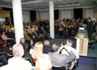 Ηχηρό «παρών» των ετεροδημοτών στη συγκέντρωση του Δημήτρη Κωνσταντόπουλου στην Αθήνα