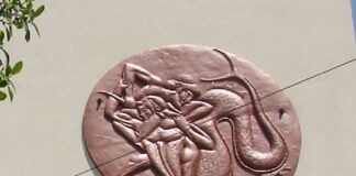 «Ανυπότακτο Αγρίνιο»: Γιατί επέτρεψαν τον βανδαλισμό του εμβλήματος του Δήμου;