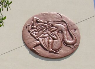 «Ανυπότακτο Αγρίνιο»: Γιατί επέτρεψαν τον βανδαλισμό του εμβλήματος του Δήμου;