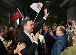 – Δηλαδή παίρνω τον πούλο…;;;