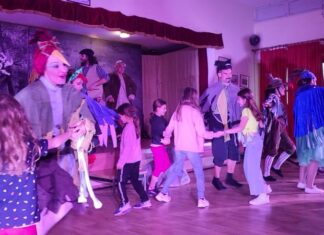 Με επιτυχία η παρουσίαση της θεατρικής παράστασης «Η χώρα των πουλιών» στο Μεσολόγγι