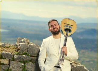 «Γλέντι θερινό» με τον Παύλο Μπερμπερίδη στον «Ελληνίς»