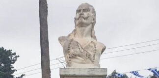 Όταν Μπαρμπαρούσης και Βαλτογιάννης φωτογραφίζονταν με τη σημαία του μορφώματος Κασιδιάρη