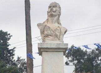 Όταν Μπαρμπαρούσης και Βαλτογιάννης φωτογραφίζονταν με τη σημαία του μορφώματος Κασιδιάρη