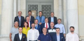 Mε «οικογενειακή» φωτογραφία ανακοίνωσε τους παλιούς ο Γ. Παπαναστασίου