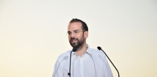 Η αινιγματική αναφορά Φαρμάκη: Ποιοι συνεργάζονται με… μικροψυχίες;