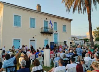Μάγεψαν το κοινό οι «Ποιητές της Λιμνοθάλασσας»
