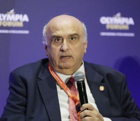 Αδημονεί… για νέα αναδιάρθρωση ο Πρύτανης