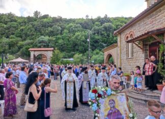 Ο εσπερινός της Καταθέσεως της Τιμίας Ζώνης της Θεοτόκου στην Ιερά Μονή Παναγίας Λυκουρίσσης