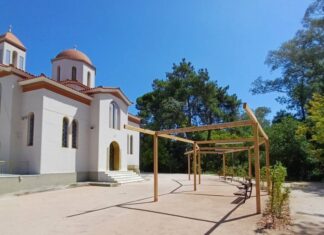 Πανηγυρίζει το Παρεκκλήσιο της Μεταμορφώσεως του Σωτήρος στο Πάρκο