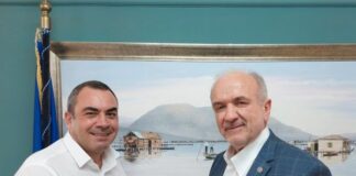 Πασιόπουλος και Καραπαπάς στο πλευρό του Κώστα Λύρου