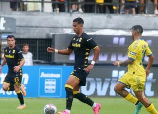 Παναιτωλικός : Mε κατεβασμένα τα… χέρια στο Χαριλάου, 3-0