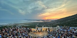 Ξεχωριστή βραδιά στα εγκαίνια της αναστύλωσης του Αρχαίου Θεάτρου Πλευρώνας