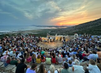 Ξεχωριστή βραδιά στα εγκαίνια της αναστύλωσης του Αρχαίου Θεάτρου Πλευρώνας