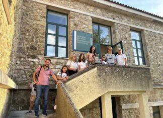 Το άνοιγμα από «το σεντούκι του παππού» της Αριάδνης Δάντε σε όλη την οικογένεια