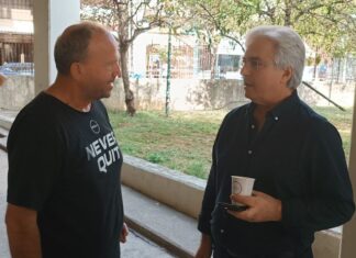 – Εμείς δεν είμαστε δεξιούληδες για να ανεχόμαστε τις ανταρσίες, τις χαιρόμαστε κιόλας!