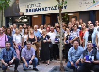 Περιοδεία Παπαναστασίου και υποψηφίων του στο κέντρο του Αγρινίου