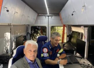 Επίσκεψη Ζαΐμη στο καινοτόμο όχημα της Πυροσβεστικής που συμπληρώνει το έργο των drones