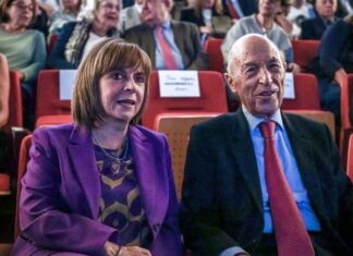 Πρόεδρος πολύ κατώτερη του αξιώματός της