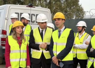 – Υπουργέ μου η κατεδάφιση πάει καλά!