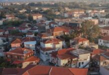 Το επιβλητικό παλαιό Δημαρχείο Οινιάδος στην Κατοχή