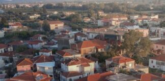 Το επιβλητικό παλαιό Δημαρχείο Οινιάδος στην Κατοχή