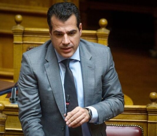 Ο Πλεύρης επιμένει δεξιά και προαναγγέλει απαγόρευση μπούργκας