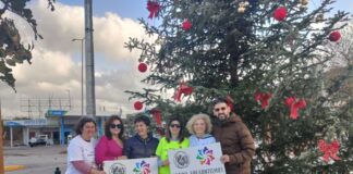 Η Ακτίνα Εθελοντισμού στόλισε χριστουγεννιάτικο δένδρο στον κόμβο της Συκιάς