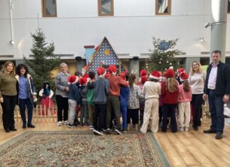 Σε κλίμα συγκίνησης στολίστηκε το δέντρο της «Φλόγας»