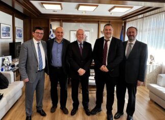 – Εγώ είμαι με το ΠΑΣΟΚ Μεσολογγίου θέλω και το Εφετείο στο Μεσολόγγι, αλλά αφού εσείς δεν το ζητάτε, δεν σας δίνω τίποτα