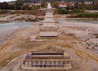 Αρχές καλοκαιριού έτοιμη η νέα γέφυρα στον Εύηνο