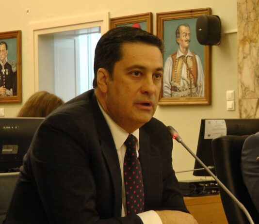 Τραπέζωμα στους Κοινοτάρχες, για να γίνουν «κομματάρχες» του;