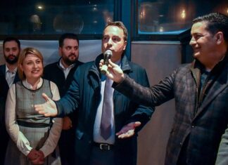 – Φοβού τους βαστάζους!