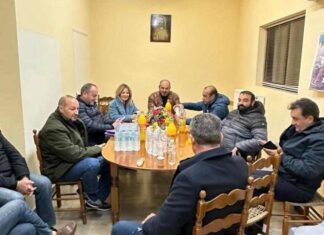 Συνάντηση της Χριστίνας Σταρακά με αγρότες και κτηνοτρόφους στο Ευηνοχώρι