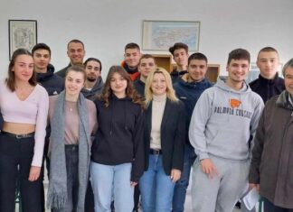 ΑΜΚΕ «Αγριωνίς Γαία»: Δωρεά βιβλίων του Αγρινιώτη Θ. Χήρα σε μαθητές Λυκείων του Αγρινίου