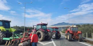 Συμβολικός αποκλεισμός της Ιονίας Οδού στο Χαλίκι από αγρότες