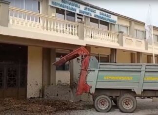 Δεν μας εκφράζει είναι ντροπή, λένε αγρότες για την κοπριά στην ΠΕ Αιτωλοκαρνανίας