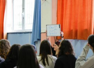 «Φυσικά… Θεατρικά» : Η Εφηβική Σκηνή του ΔΗΠΕΘΕ Αγρινίου για πρωτη φορά στα Γυμνάσια